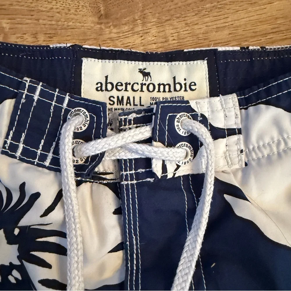 Abercrombie & Fitch questions leave